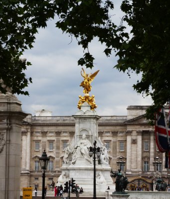 Buckingham Palace 3.jpg