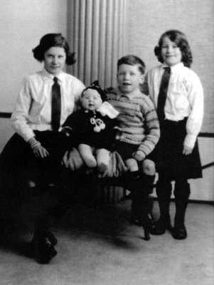 1941 Dorothy, Catherine, Duncan and Mary