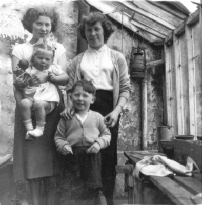 1953 Dorothy, Veronica, Tony and Mary, Dalkeith