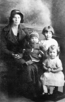 1932 Grannie Wilson (Charlotte Macdonald) , Duncan MacDonald Wilson , Dorothy MacDonald  Wilson and Mary  MacDonald Wilson
