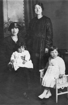 1928 Veronica, twins and Theresa