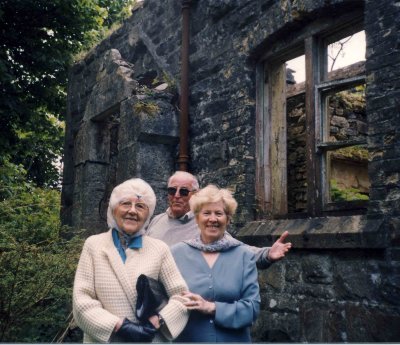 2001 Maet na  Dae (near Killybegs) - OGallagher family home - Virginia Clem Dorothy