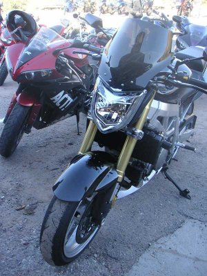 I like the Euro-style headlight