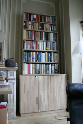 boekenkast en commode in eik