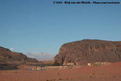 Desert and snow, what a contrast