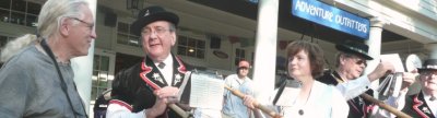 vince discusses the finer points of alphorn playing.
