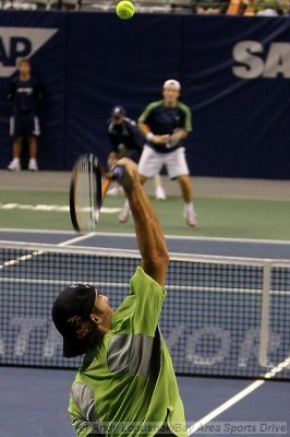 Robby Ginepri serves to Todd Widom