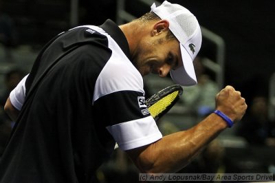 Andy Roddick celebrates his first-round win in the 2009 SAP Open