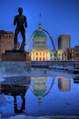 St. Louis' Old Courthouse and Arch