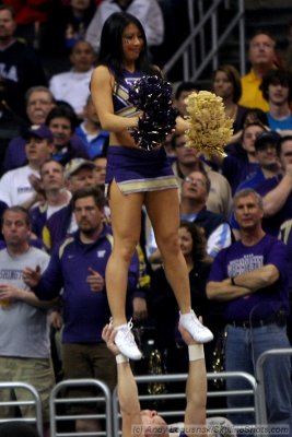 Washington Huskies cheerleader