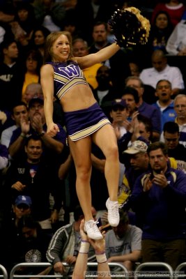 Washington Huskies cheerleader
