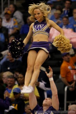 Washington Huskies cheerleaders