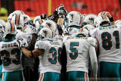 Miami Dolphins huddle