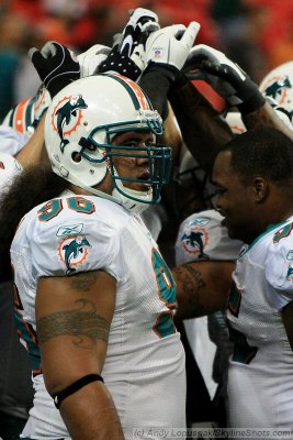  Miami Dolphins offensive line huddle