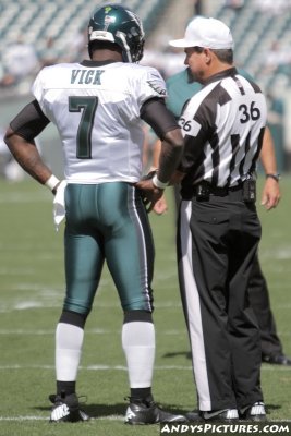 Philadelphia Eagles QB Michael Vick with a ref