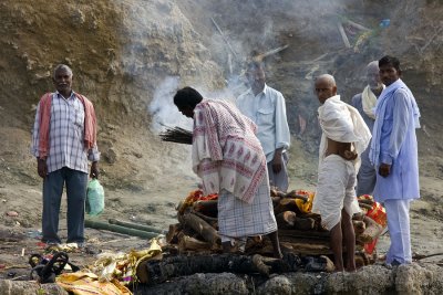 Cremation near Ganges river