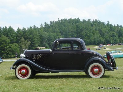 1933 Ford DeLuxe 5 Window Coupe