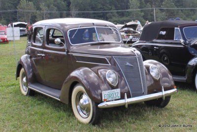 1937 Ford Fordor Deluxe Touring Sedan