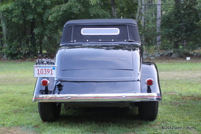 1934 Ford V8 Deluxe Roadster - Hot Rod