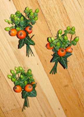 boutonnieres (hypernicum + rosehips)