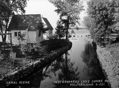 Vestergaard's Lake Shore Resort