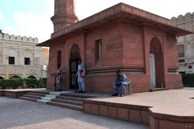 Badshahi Masjid- Iqbal's Moseluem