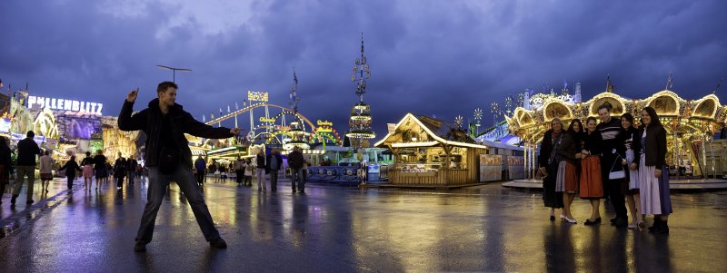 Oktoberfest_Panorama1850px.jpg