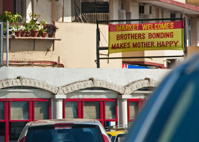 Interesting Sign in Mumbai, India (8526)