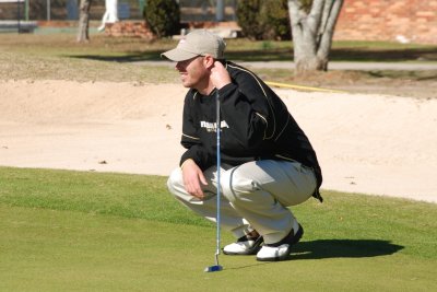 Jarrod lining up his putt