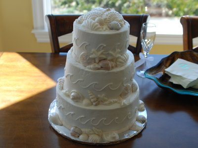 Wedding cake with white chocolate shells