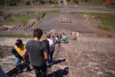 Going down - Teotihuacan