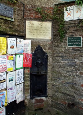 Salcombe Well Signs.jpg