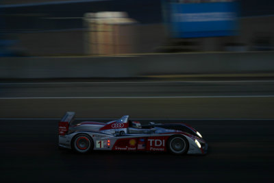 Audi R10 braking for T2