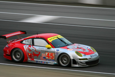 #45 Flying Lizard Porsche braking for T2