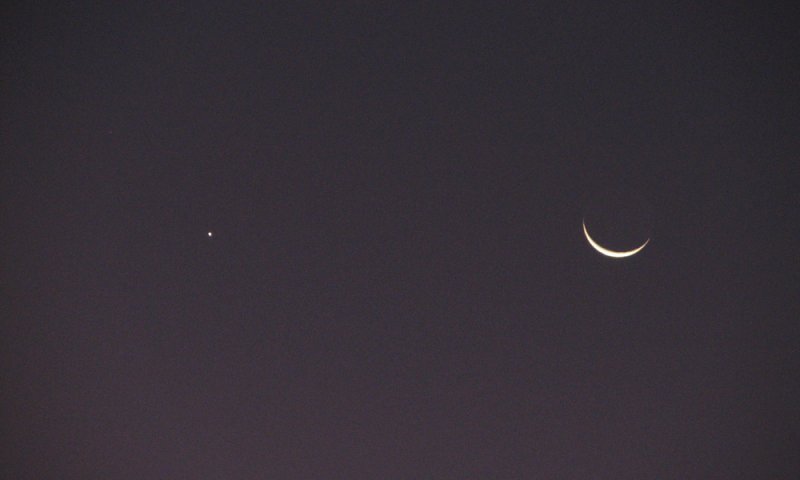 Moon and Venus just before daybreak