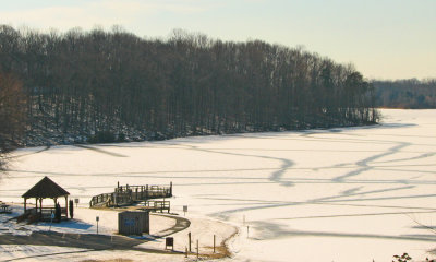Frozen lake at Black Hill park