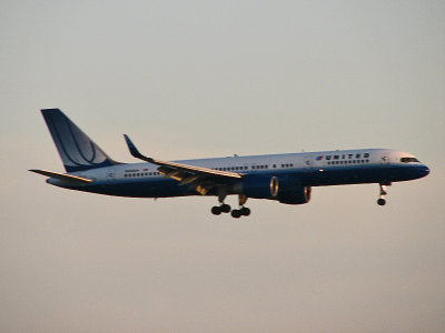 United 757 on approach