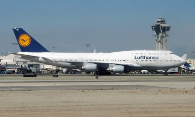 LAX control tower and the LH 747