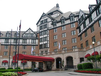 Entrance to the Hotel Roanoke