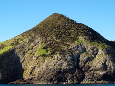 A classic hill with cliffs against the bay