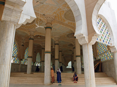 Women volunteers for cleaning