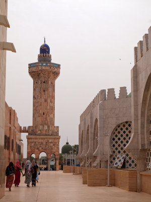 Walking around the inner mosque
