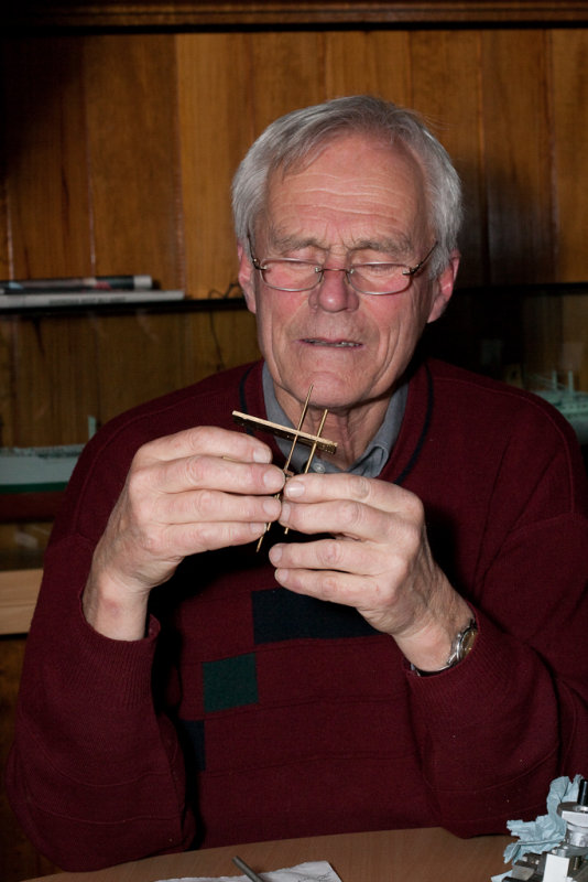 Knut ser p Per Hennings Colin Archer-tannhjul