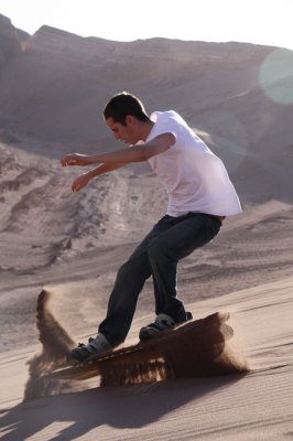 Sandboarding in Valle de la Muerte