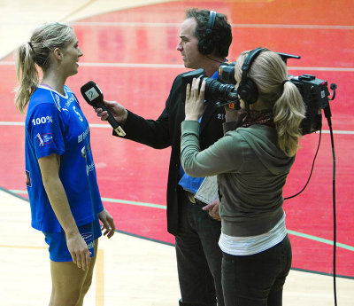 TV2 Interviewing Linn