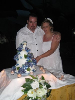 30 cutting the cake.jpg