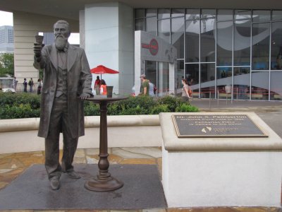 1 coke John Pemberton statue.jpg