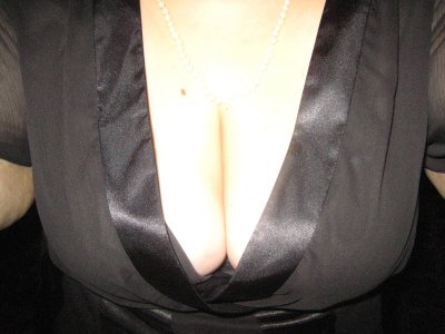 DL my cleavage.jpg