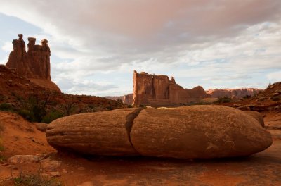 Arches NP -- lower end of Park Avenue trail