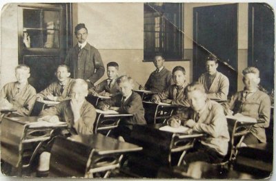Johannes Roelof Leferink  (left) in class